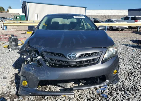 2013 Toyota Corolla Base z USA, uszkodzony, nr VIN 5YFBU4EEXDP108288